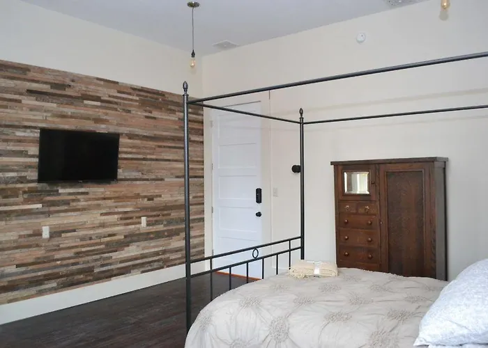Hotel Eighteen-ninety Sleepover 3*