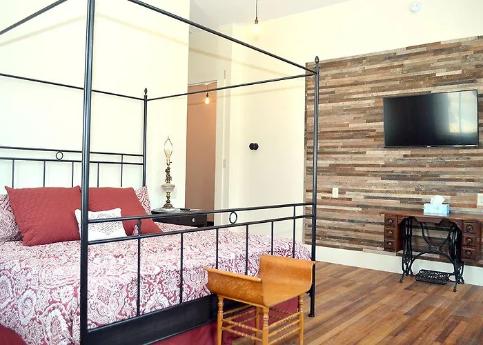 Hotel Eighteen-ninety Sleepover 3*